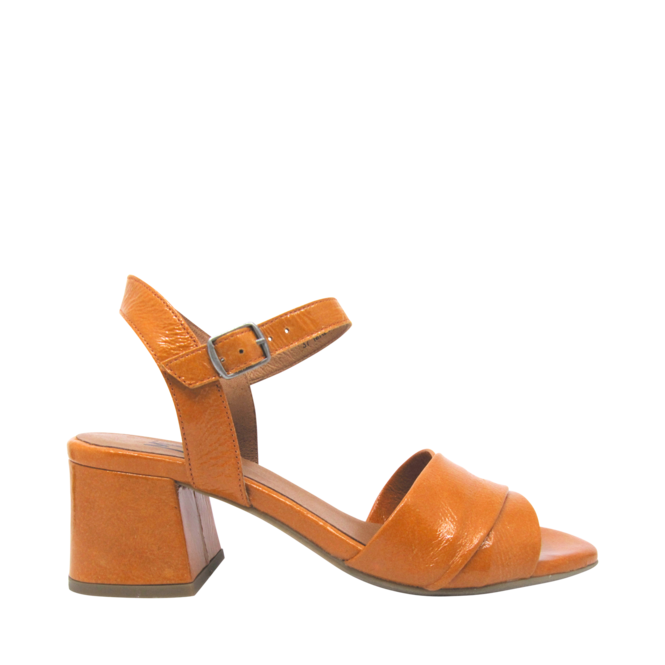 Sandales Rouge pour Femmes de la marque MIZ MOOZ, 2. Un produit distribué par Chaussures Pierre Roy - Saint-Jean Québec